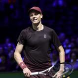 Tennis superstar Jannik Sinner easily cleared his opening hurdle at the Paris Masters tournament on Wednesday, defeating Zizou Bergs in straight sets. Afterwards, the Sexten native spoke in his distinctive South Tyrolean dialect about the match and his goals in Paris. Sinner will face Francisco Cerundolo on Thursday at 19 p.m. © stol