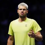 Carlos Alcaraz ist beim ATP-Masters in Paris sensationell gescheitert. © APA/afp / DIMITAR DILKOFF