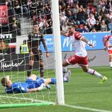 Emanuele Pecorino trifft zur Führung.