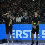 Jannik Sinner und Alexander Zverev bei der Siegerehrung. © APA / TOBIAS STEINMAURER