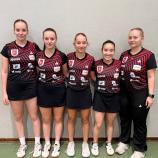 Mit dieser Mannschaft spielt der ASV Südtirol in der Serie A2: V. l. Melissa Oprandi, Laura Depentori, Caroline Luini, Laura Yumi  Watanabe und Evelyn Vivarelli.