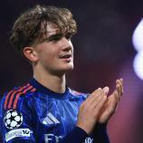 Arsenals Max Downman stellte einen Rekord auf: Er ist der jüngste jemals eingesetzte Spieler in der Champions League. © ANSA / MARTIN DIVISEK