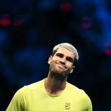 Carlos Alcaraz plagen Schmerzen. © APA/afp / MARCO BERTORELLO