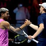 Carlos Alcaraz und Jannik Sinner werden sich gleich nach Jahreswechsel wiedersehen. © ANSA / STR