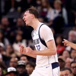 Die Dallas Mavericks feiern ihr Talent Cooper Flagg. © APA / KATELYN MULCAHY