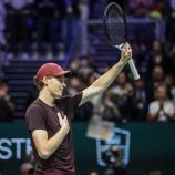 Jannik Sinner feiert seinen Masters-Titel in Paris. © ANSA / CHRISTOPHE PETIT TESSON