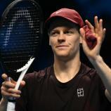 Jannik Sinner steht im Halbfinale. © APA/afp / MARCO BERTORELLO