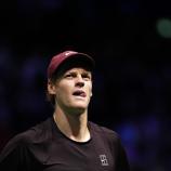 Jannik Sinner was momentarily "not amused". © APA/afp / DIMITAR DILKOFF