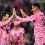 Lionel Messi und Tadeo Allende jubeln über den Einzug in das Playoff-Halbfinale. © APA / CHRIS CARTER