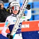 Nika Prevc hat sich den Sieg geschnappt © APA/afp / FREDRIK SANDBERG