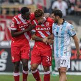 Sichtlich geschockt: Energie-Profi Justin Butler (in der Mitte). © Social Media