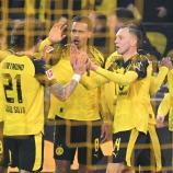 Der BVB klatscht sich ab. © APA/afp / UWE KRAFT