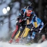 Die besten Biathleten der Welt ermitteln den ersten Einzelsieger der neuen Saison. © APA/afp / BJORN LARSSON ROSVALL