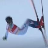 Ein Norweger stürzte auf den Kamelbuckeln. © Screenshot