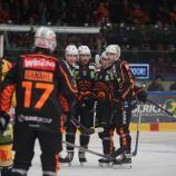 Graz jubelt, die Pusterer Cracks um Mikaela Frycklund (links) sind enttäuscht.