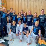 Im Bild: Die Mannschaft des ASV Zadra-fighting/rothoblaas  mit Trainer Gerhard Huber vom Leistungszentrum Innsbruck (ganz links) sowie den Trainern Karin Negri, Markus Zadra und Gabriel Marcomin.