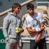 Juan Carlos Ferrero und Carlos Alcaraz bei der Arbeit. © ANSA / CHRISTOPHE PETIT TESSON