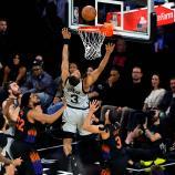 Keldon Johnson und Co. feierten einen weiteren Sieg (Archivbild). © APA / STEVE MARCUS