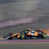 Lando Norris geht als WM-Favorit in das letzte Rennen. © ANSA / ALI HAIDER