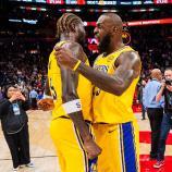 LeBron James (rechts) ist eine Naturgewalt. © APA / ANDREW LAHODYNSKYJ