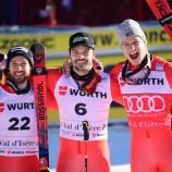 Luca Aerni, Loic Meillard und Marco Odermatt strahlen in der französischen Sonne. © APA/afp / OLIVIER CHASSIGNOLE