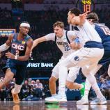 Oklahomas Shai Gilgeous-Alexander (links mit der Nummer 2) erzielte 33 Zähler. © APA / WILLIAM PURNELL