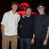 Tennis-Superstar Jannik Sinner mit Fernando Alonso und Flavio Briatore.