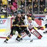 Auch zwei Tore von JC Lipon (links) halfen dem HC Pustertal nicht. © I. Foppa / HC Pustertal