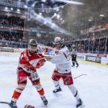 Cristiano DiGiacinto and Tyler Lewington had a boxing match. © EC Red Bull Salzburg / Gintare Karpaviciute - EC Red Bull Salzburg
