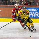 Daniel Glira is being hunted by Mathias From. © JA / Wolfgang Jannach