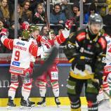 Der HC Bozen jubelt ausgelassen über den Derbysieg. © I. Foppa / HC Pustertal