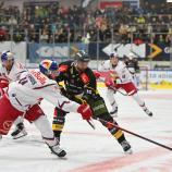 Der HC Pustertal (in schwarz-gelb) überraschte gegen Salzburg erneut. © HCP/Iwan Foppa