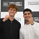 Jannik Sinner and Carlos Alcaraz at the press conference in South Korea. © APA/afp / JUNG YEON-JE