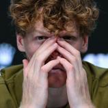 Jannik Sinner zeigte sich nach dem Match enttäuscht. © APA/afp / WILLIAM WEST