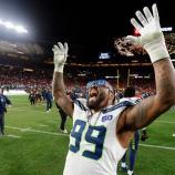 Leonard Williams feiert mit den Fans. © APA / LACHLAN CUNNINGHAM