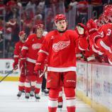 Marco Kasper klatscht sich mit seinen Teamkollegen ab. © APA / GREGORY SHAMUS