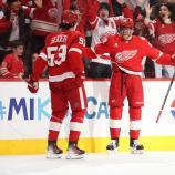 Moritz Seider (links) ist der große Leader in der Red-Wings-Defense. © APA / GREGORY SHAMUS