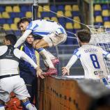 Südtiroler Stürmer (vorne) jubelte ausgelassen. © Pescara Calcio