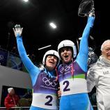 Andrea Vötter und Marion Oberhofer sind Olympiasieger. © APA/afp / TIZIANA FABI