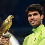 Carlos Alcaraz siegte in Doha. © APA/afp / KARIM JAAFAR