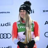 Corinne Suter meldete sich mit einem Sieg zurück. © APA/afp / LIONEL BONAVENTURE