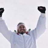 Dominik Paris célèbre sa médaille de bronze olympique. © APA/afp / JEFF PACHOUD
