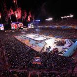 Im Freiluftspiel der NHL ging es drunter und drüber. © APA / MIKE CARLSON