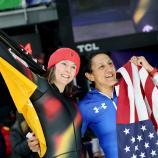 Laura Nolte (links) posiert mit der Siegerin Elana Myers Taylor. © ANSA / ANDREA SOLERO