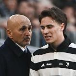Luciano Spalletti und Kenan Yildiz erleben mit Juventus eine schwierige Zeit. © APA/afp / ISABELLA BONOTTO