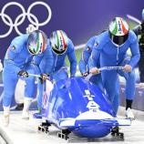 Patrick Baumgartner (vorne) und seine Crew liegen auf dem fünften Platz. © ANSA / DANIEL DAL ZENNARO