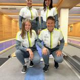 Sarntals Keglerinnen marschieren weiterhin vorne weg, hinten von links Adele Ainhauser, Angelika Stauder;  vorne von links Greta Trojer und Dagmar Wiedenhofer.