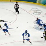 Schweden besiegte Italien (in blau-weiß) klar. © APA/afp / JULIEN DE ROSA