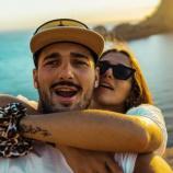 Skicross-Star mit rührender Geste.