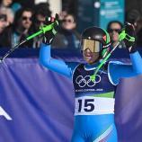 Sofia Goggia jubelt über eine Medaille. © APA/afp / TIZIANA FABI